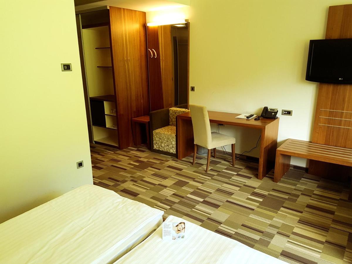 Lambergh Chateau & Hotel Dvorska Vas Ngoại thất bức ảnh