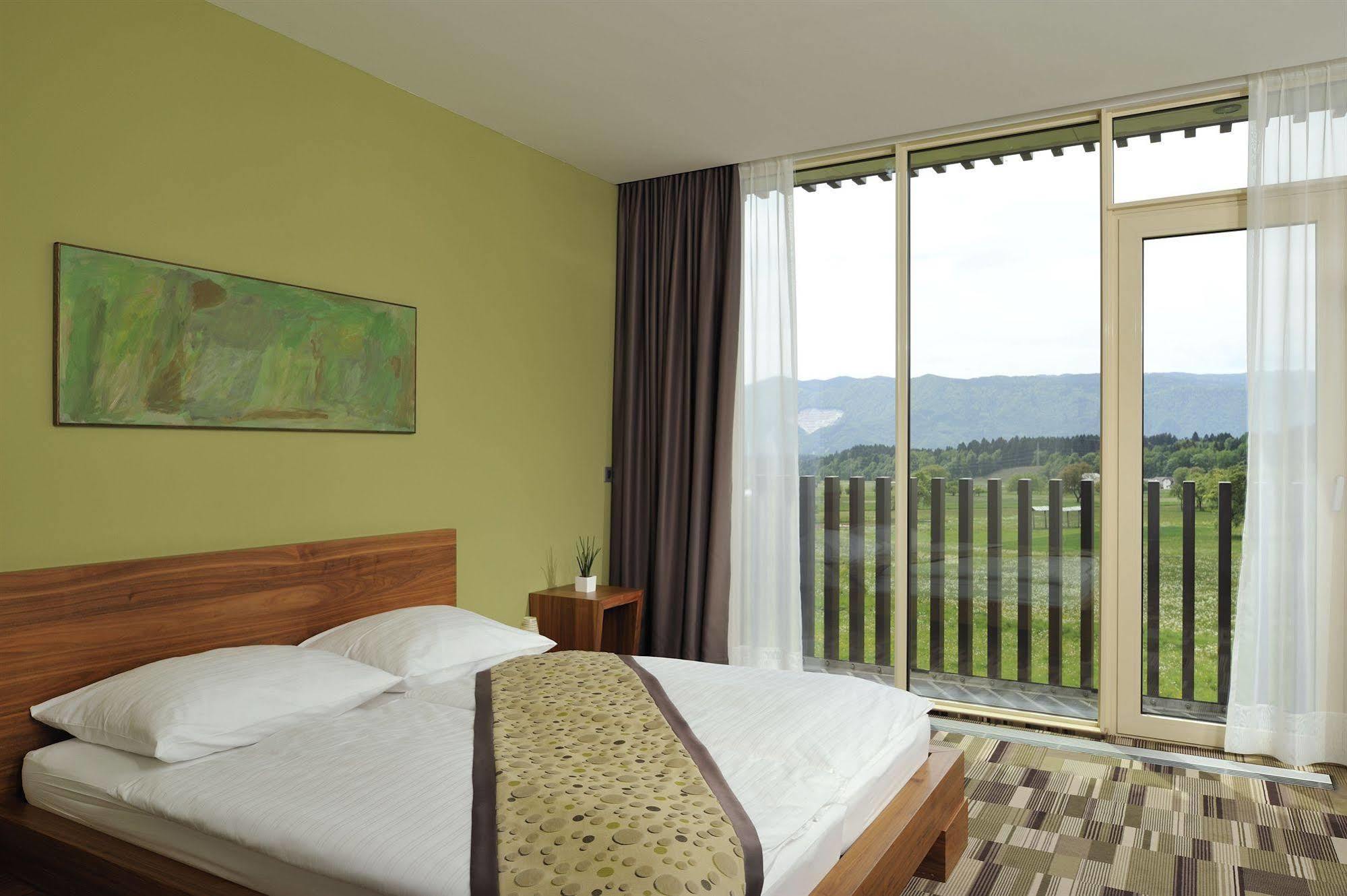 Lambergh Chateau & Hotel Dvorska Vas Ngoại thất bức ảnh
