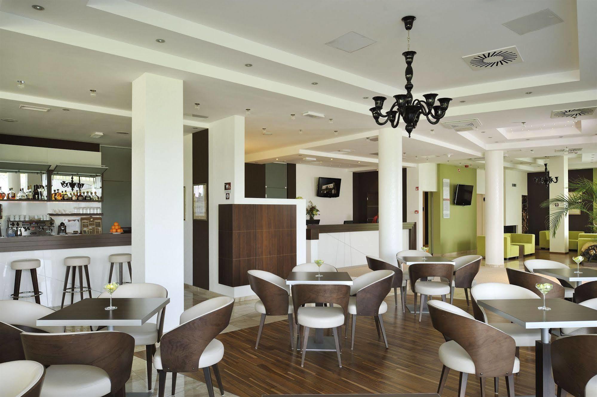 Lambergh Chateau & Hotel Dvorska Vas Ngoại thất bức ảnh